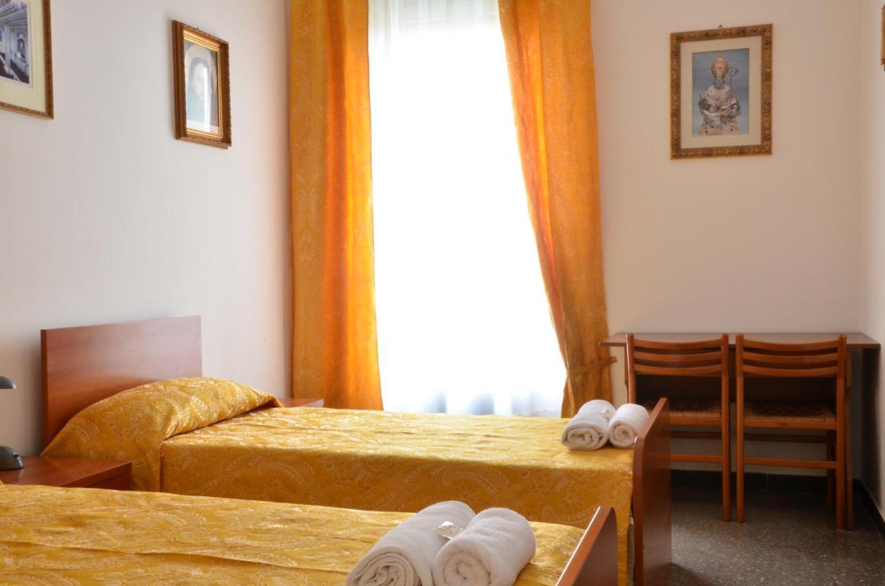 Casa Per Ferie Jpii Dom Polski 로마 외부 사진