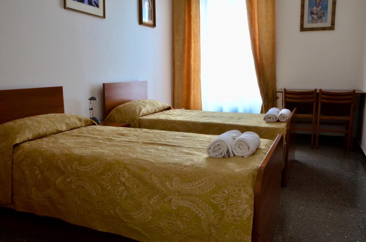 Casa Per Ferie Jpii Dom Polski 로마 외부 사진