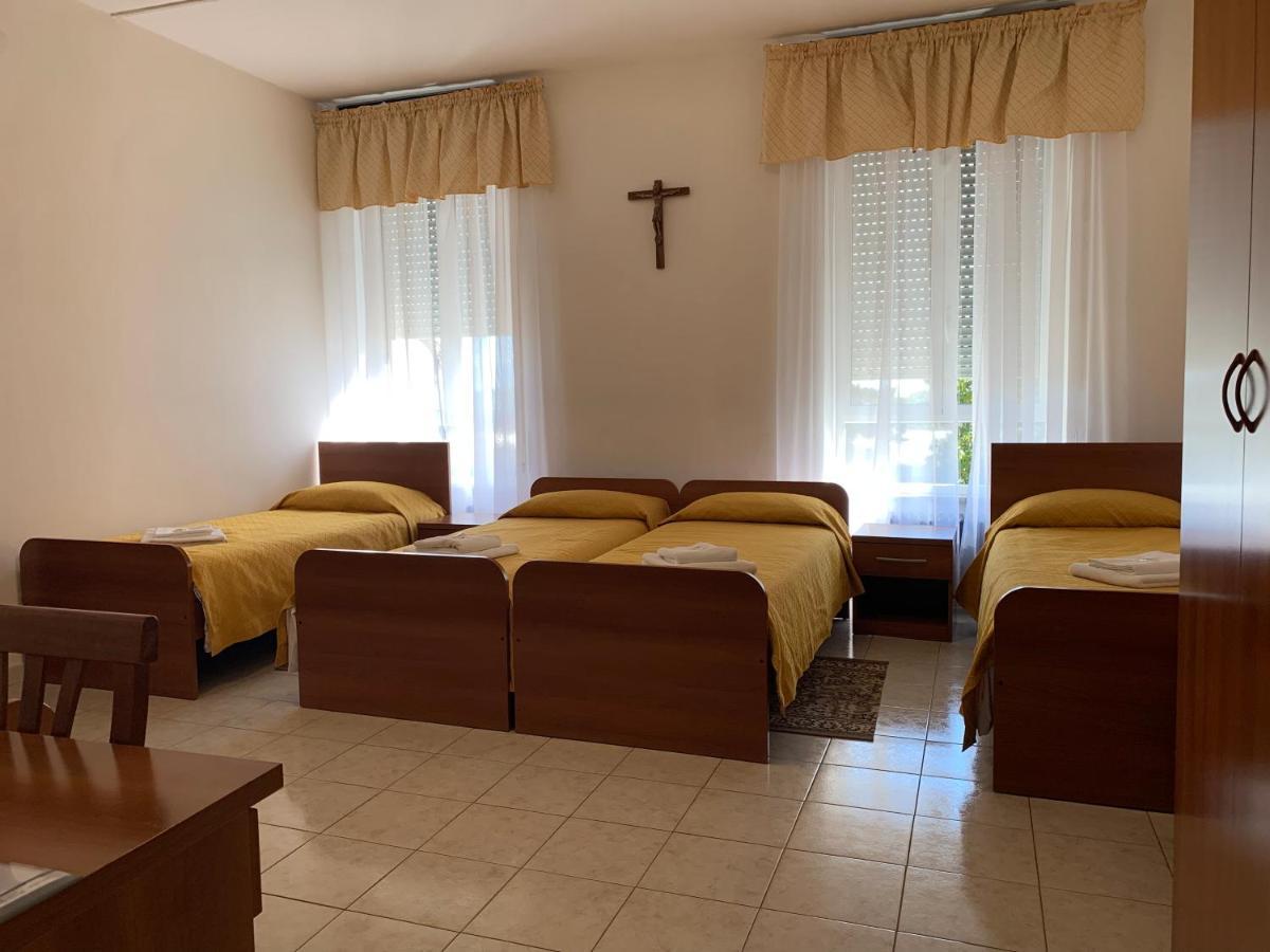 Casa Per Ferie Jpii Dom Polski 로마 외부 사진